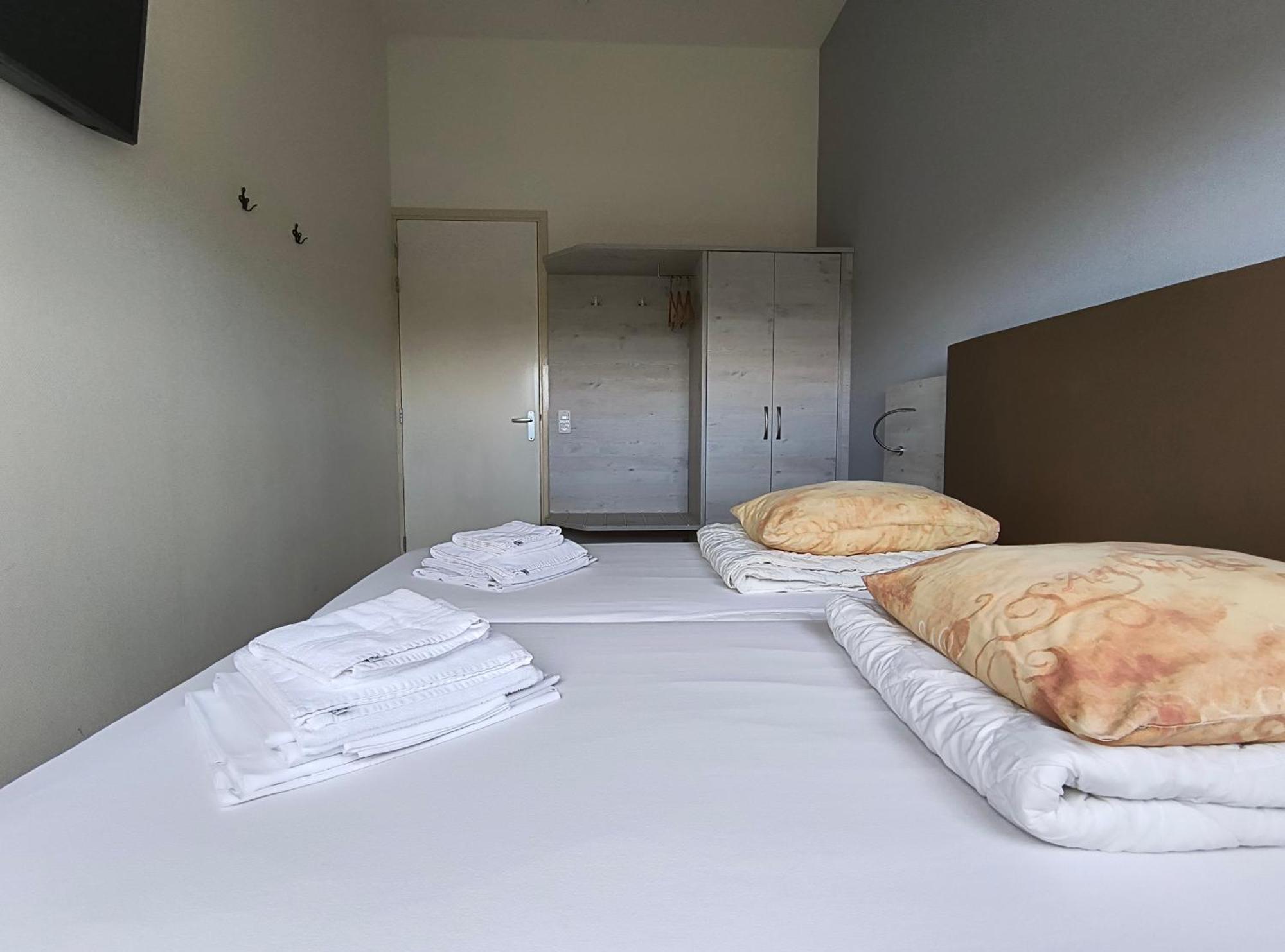 Hotel Rasch แบร์เกิน อาน ซี ภายนอก รูปภาพ
