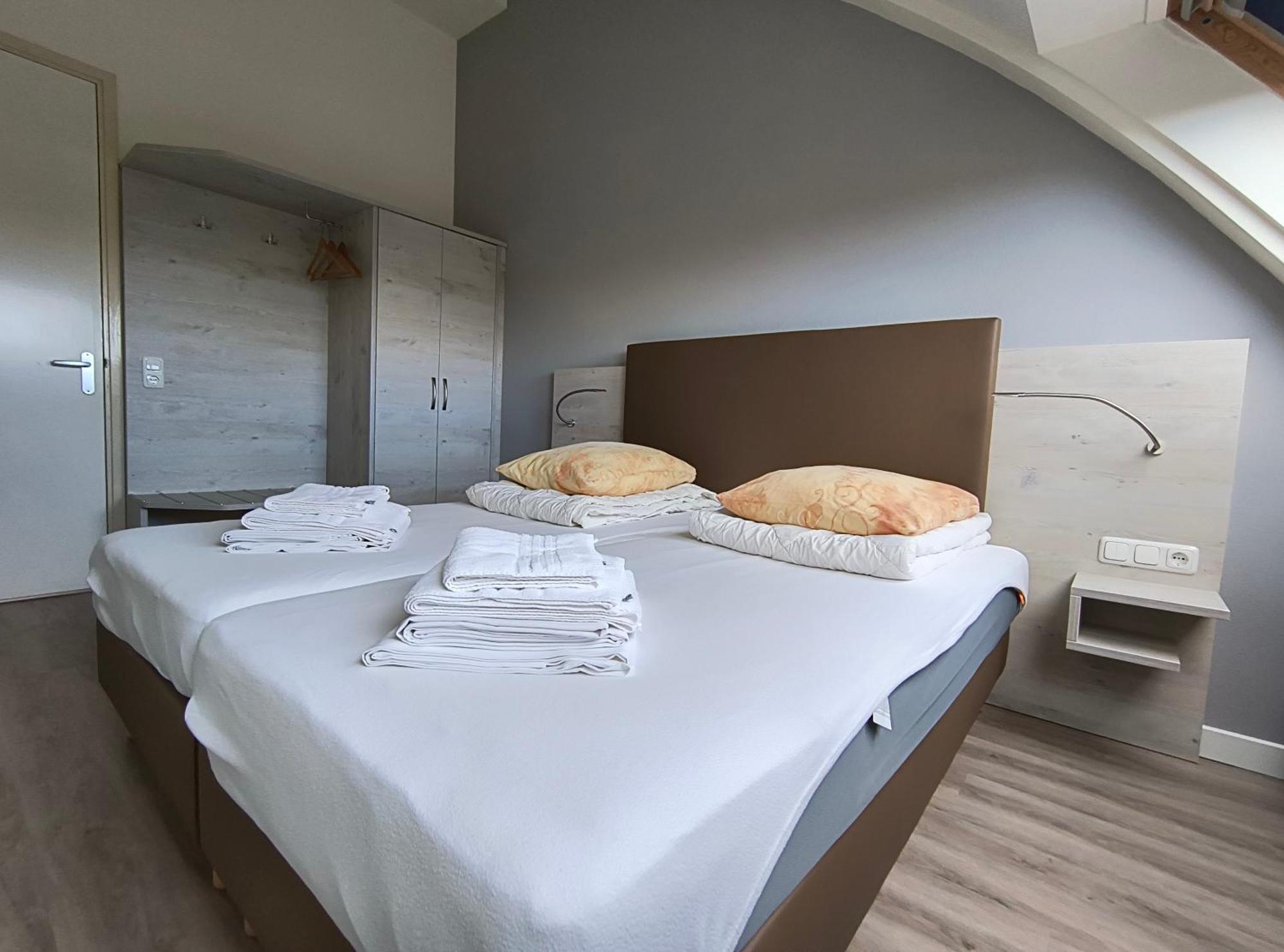 Hotel Rasch แบร์เกิน อาน ซี ภายนอก รูปภาพ
