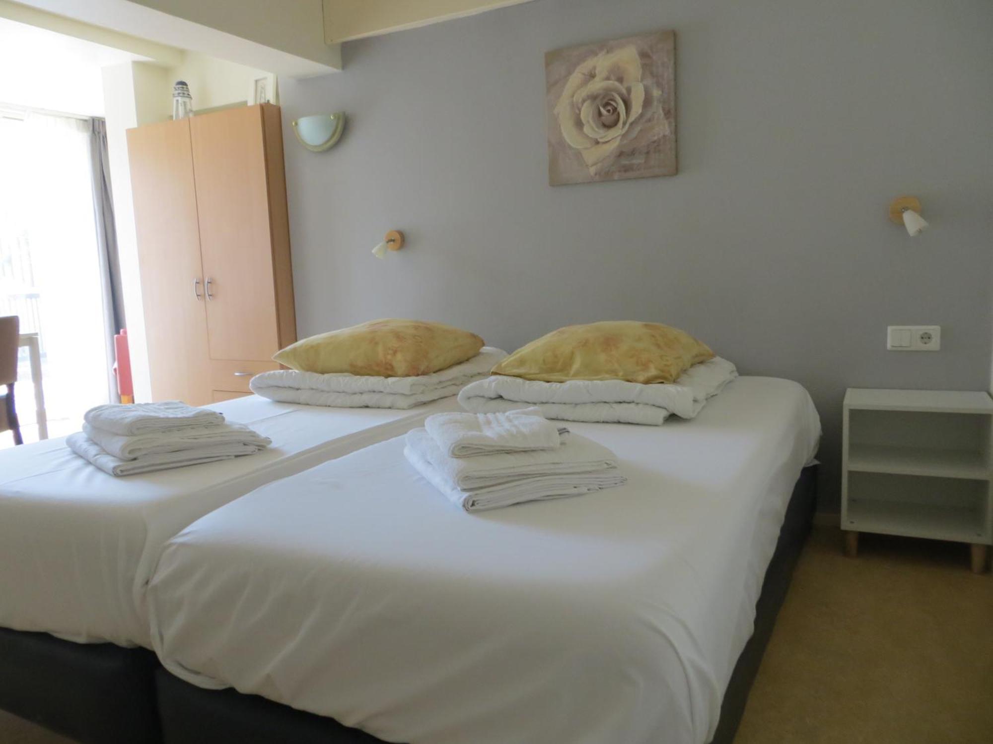 Hotel Rasch แบร์เกิน อาน ซี ภายนอก รูปภาพ