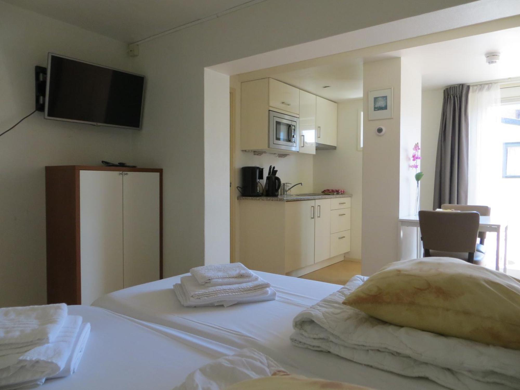 Hotel Rasch แบร์เกิน อาน ซี ภายนอก รูปภาพ