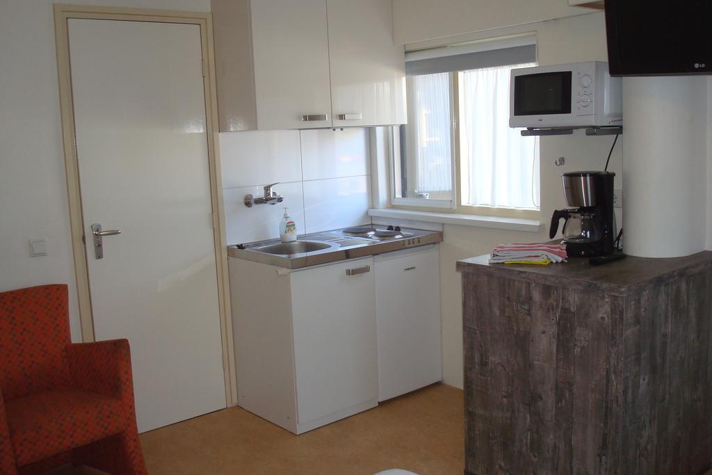 Hotel Rasch แบร์เกิน อาน ซี ภายนอก รูปภาพ