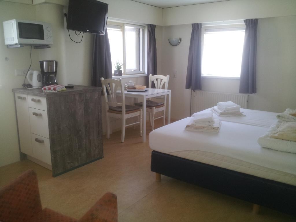 Hotel Rasch แบร์เกิน อาน ซี ภายนอก รูปภาพ