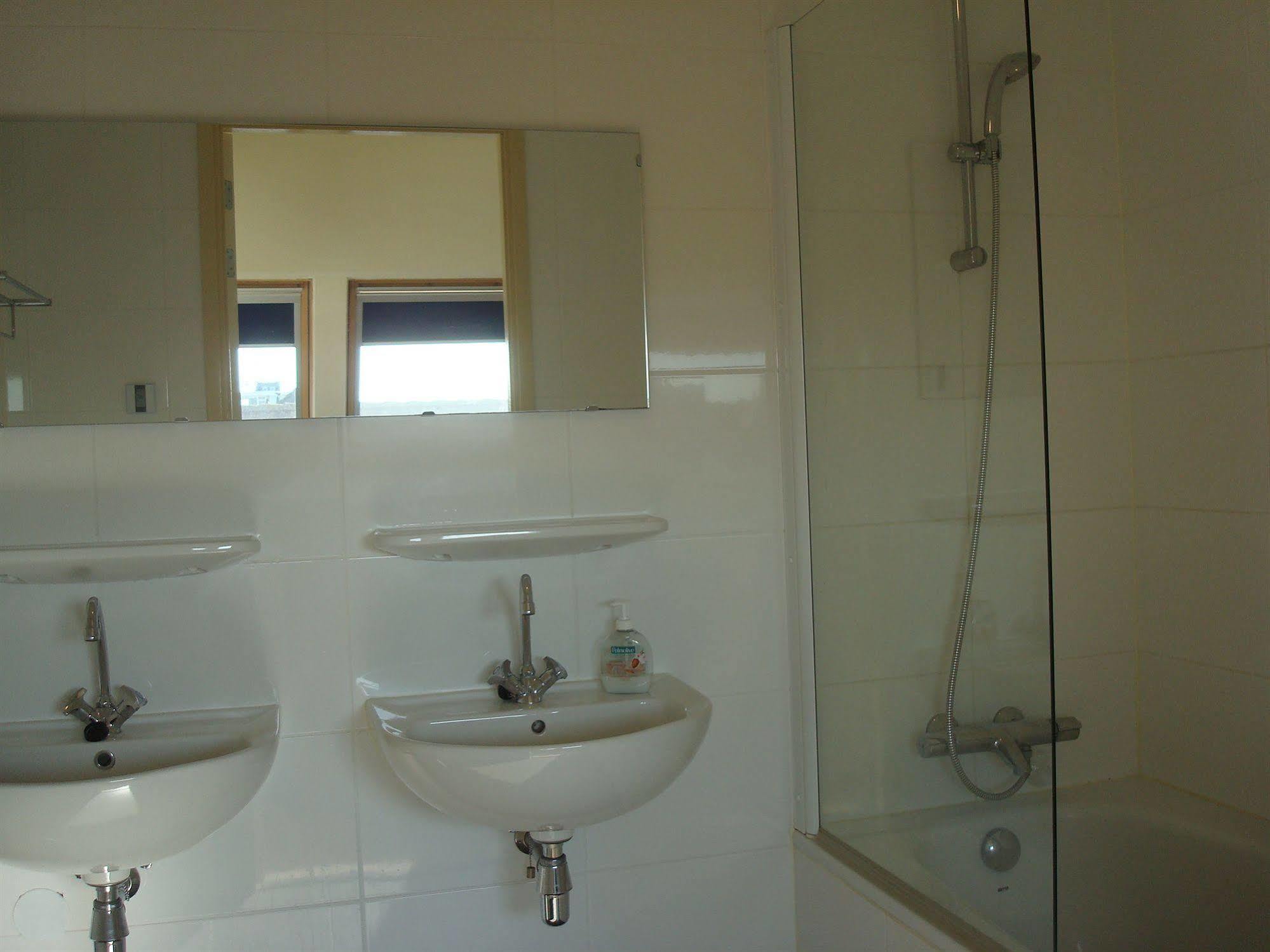 Hotel Rasch แบร์เกิน อาน ซี ภายนอก รูปภาพ