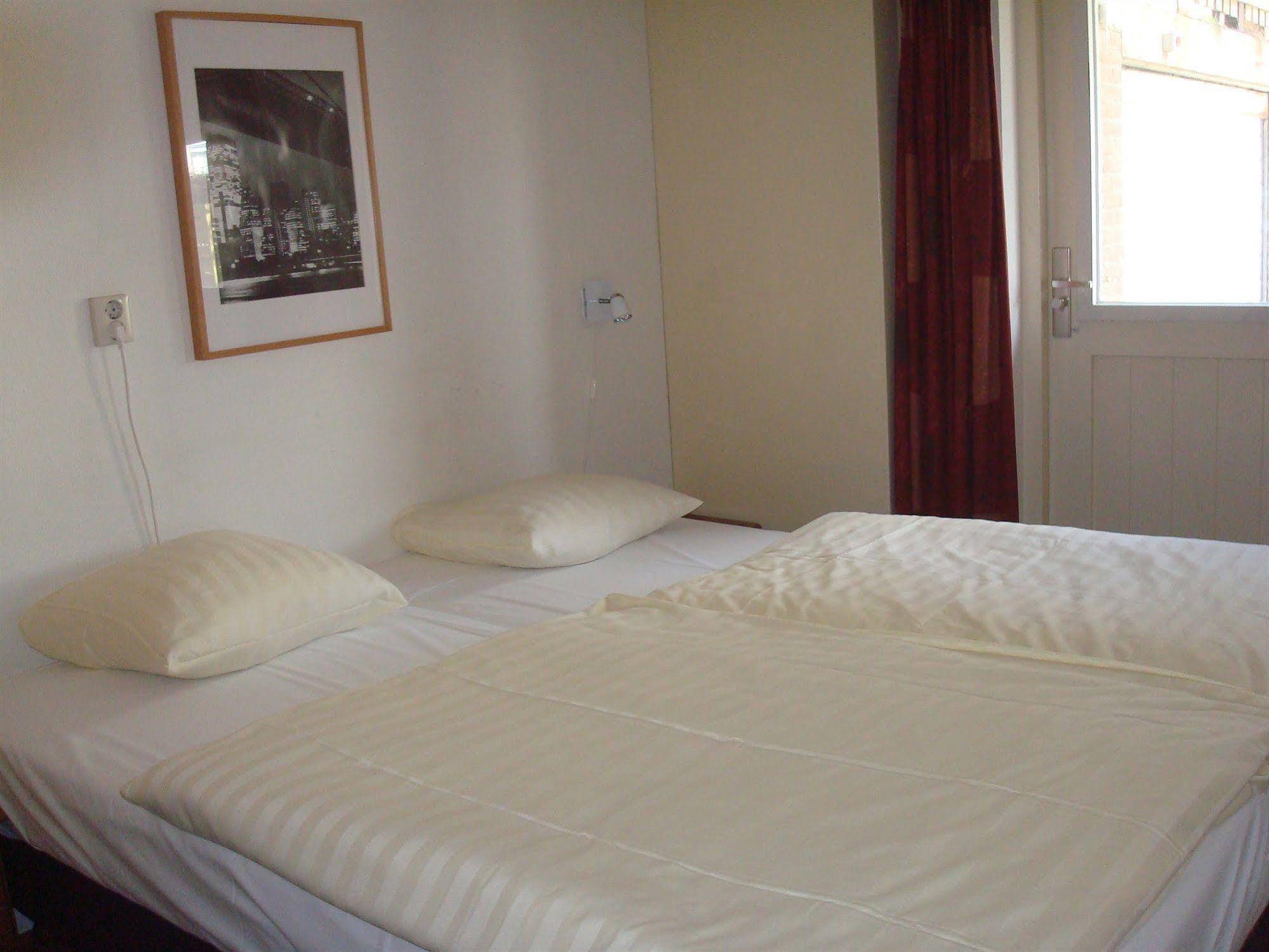 Hotel Rasch แบร์เกิน อาน ซี ภายนอก รูปภาพ