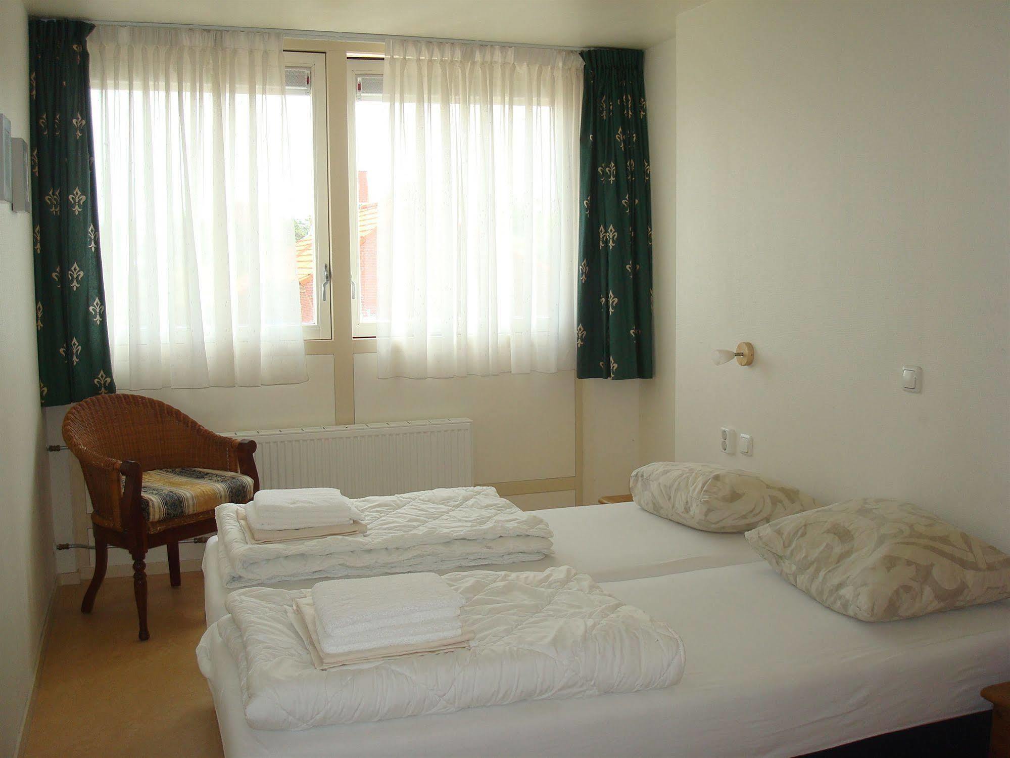 Hotel Rasch แบร์เกิน อาน ซี ภายนอก รูปภาพ