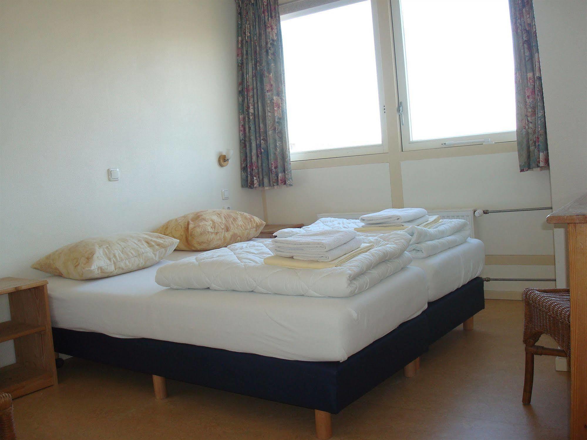 Hotel Rasch แบร์เกิน อาน ซี ภายนอก รูปภาพ