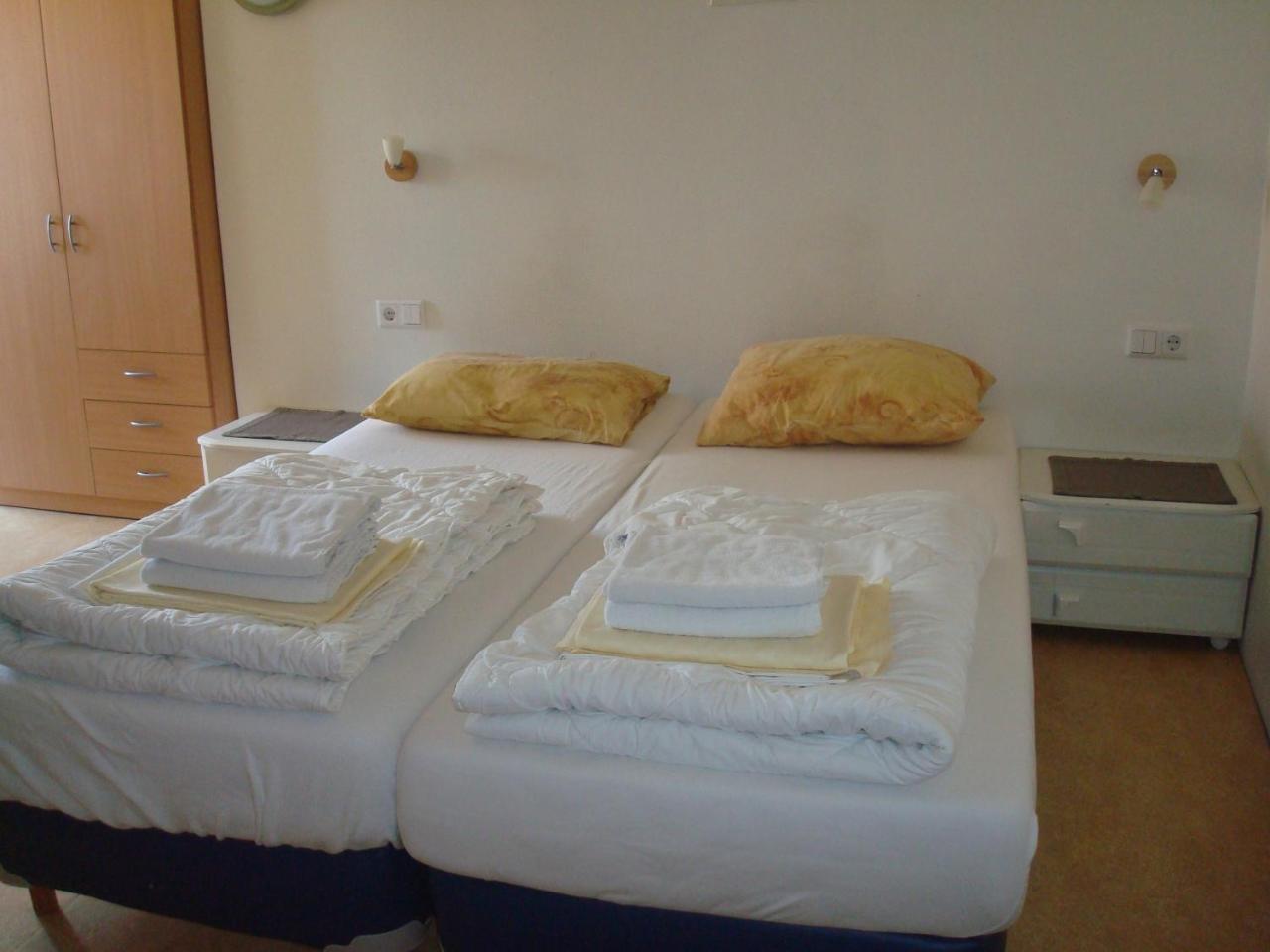 Hotel Rasch แบร์เกิน อาน ซี ภายนอก รูปภาพ